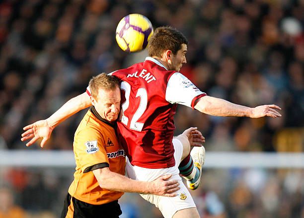 艱苦背後更 艱苦背後更